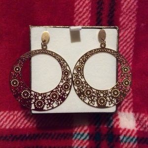 Gold Cut Out Floral Flowers Flower Hoop Earrings🌼